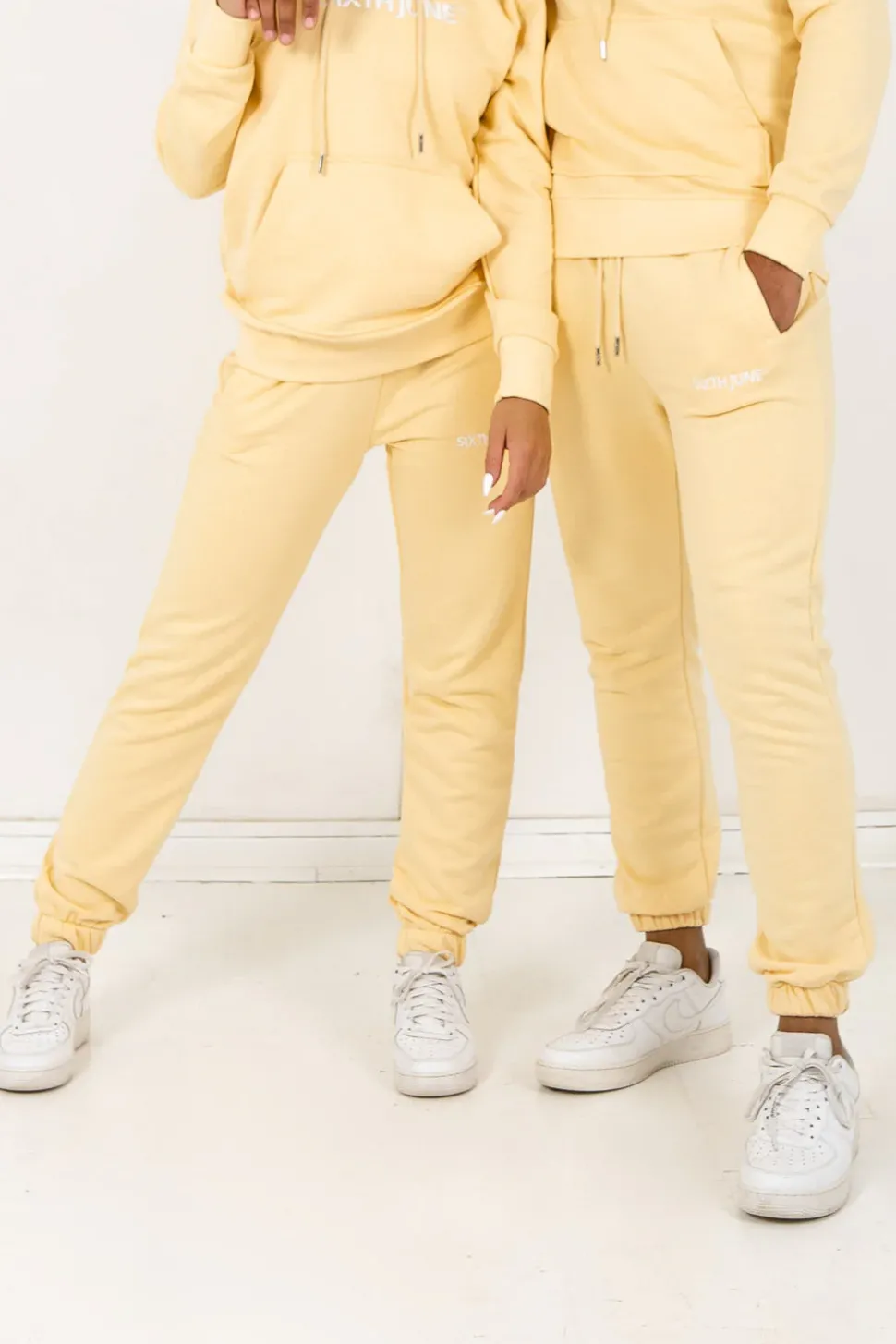 Jogging Soft Logo Brode Jaune