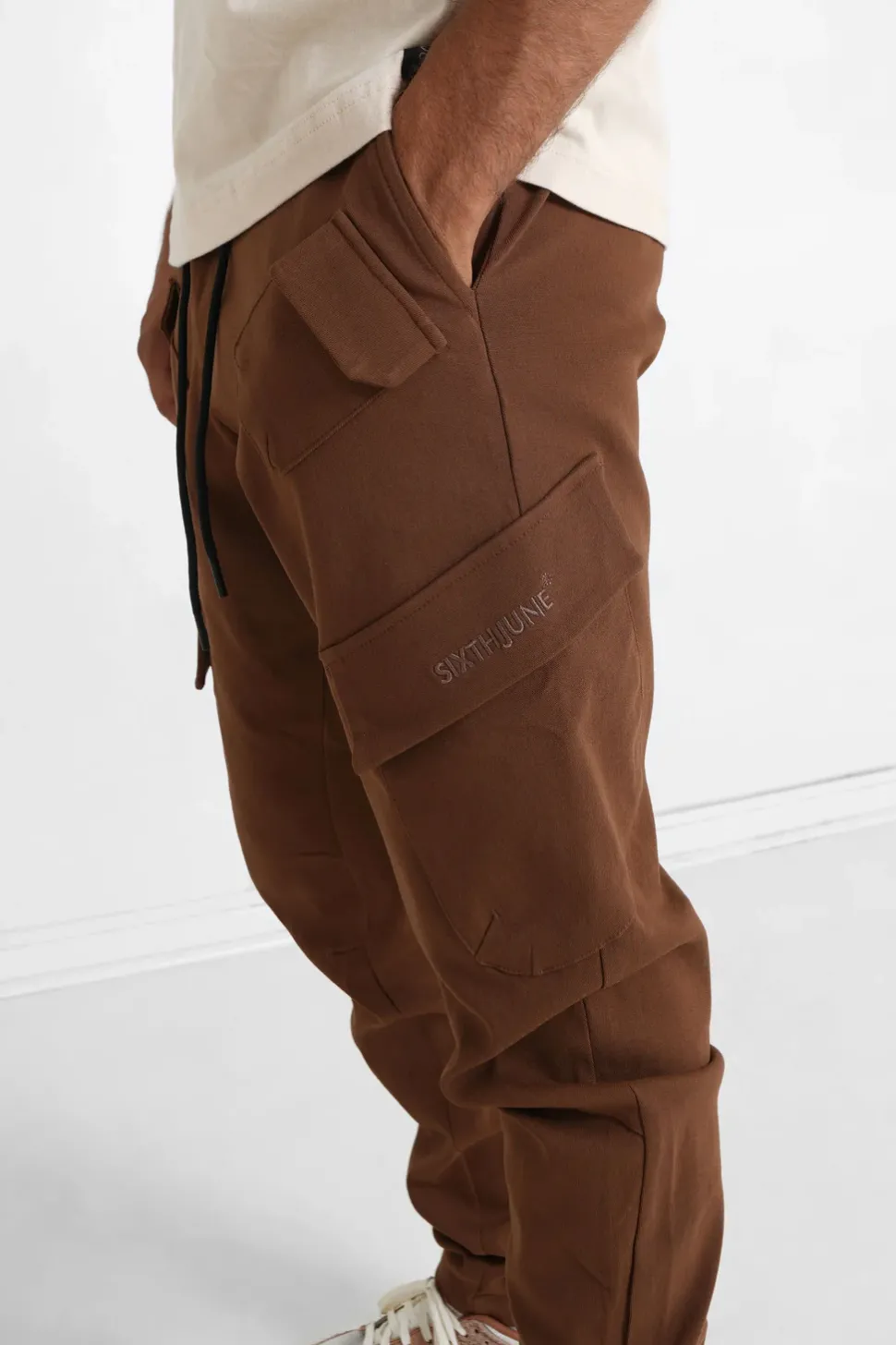 Pantalon Cargo Poches Avant Marron Fonce