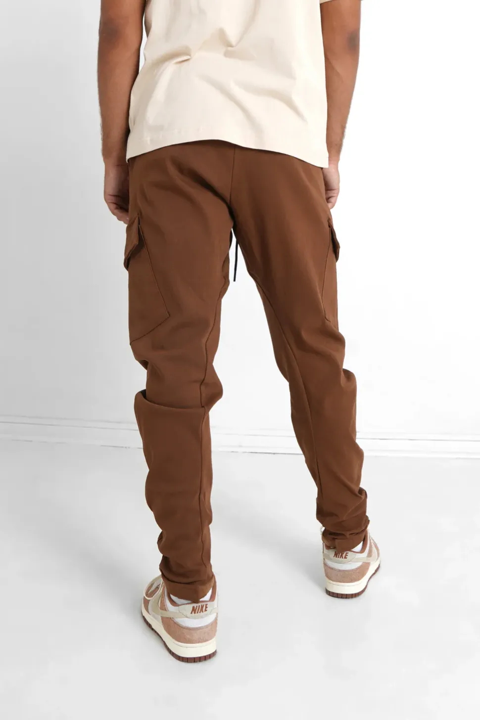 Pantalon Cargo Poches Avant Marron Fonce