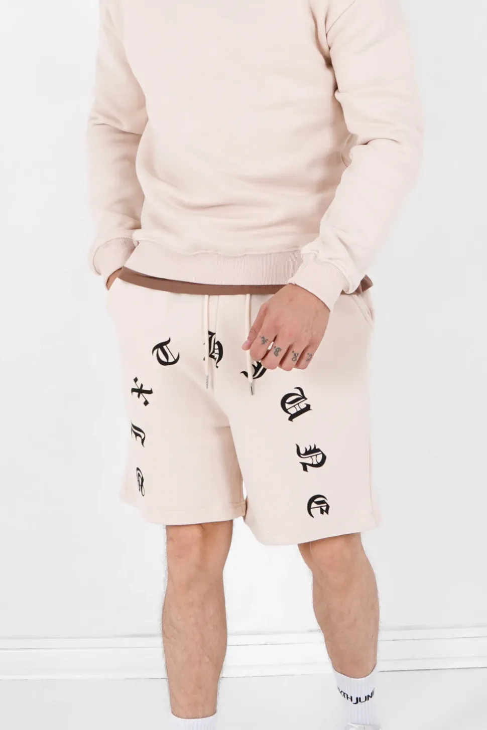 Short Logo Incurve Gothique Beige