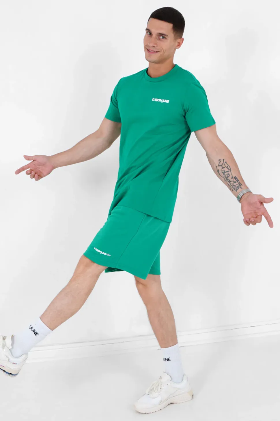 T-Shirt Essential Logo Vert